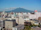 ２００１年９月撮影　津軽富士といわれる標高1625mの岩木山は、周りに山がないために高く見えます。城下町である弘前は、上から眺めるとその面影は全くありません。シティ弘前ホテルから眺めた弘前の風景です。